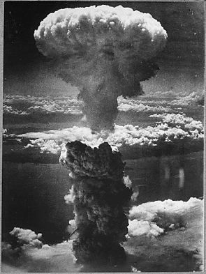 Atomic Cloud Rises Over Nagasaki, Japan : 08/09/1945 - 08/09/1945